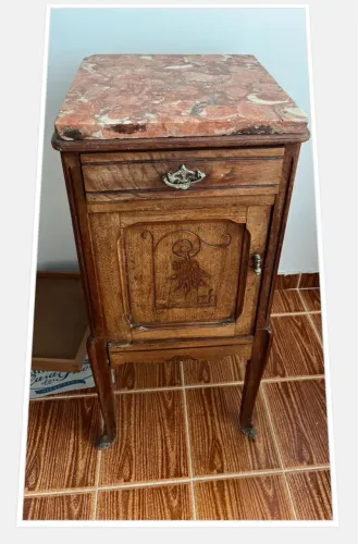 Cabeceira de Cama Antiga com tampo e Mármore 