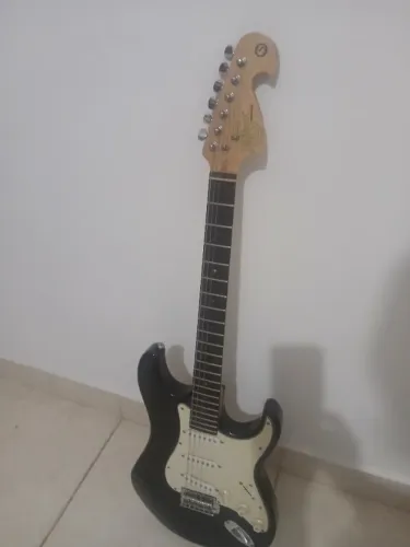 GUITARRA TAGIMA
