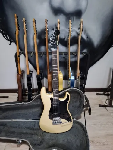 Guitarra fender contemporary series 1985 toda original com case