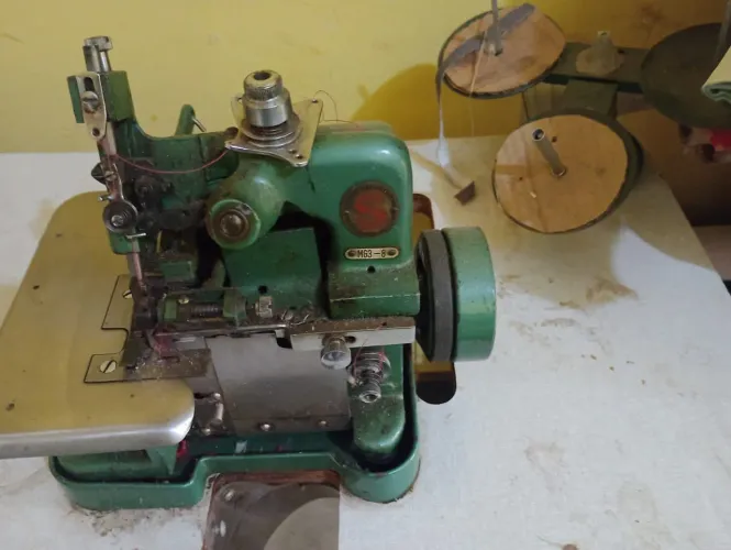 Máquina de costura overlock, overloque 