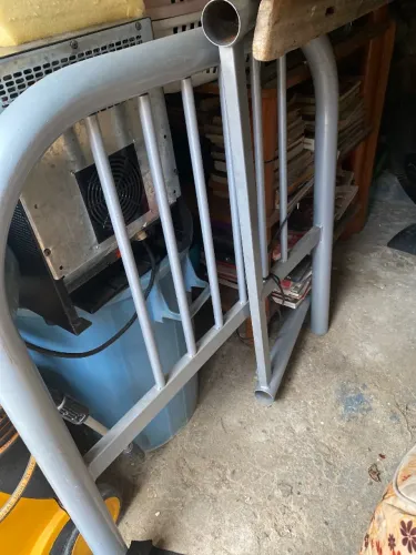 Cama de solteiro de ferro