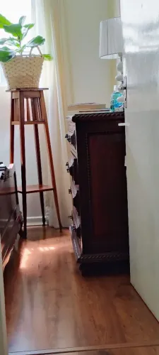 Comoda antiga em imbuía e guarda roupa. Leiam a descrição. 