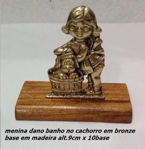 enfeite de mesa madeira e bronze cachorro com menina 