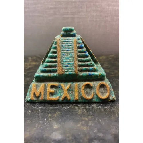 Minitura - estátua de Pirâmide mexicana em pedra.  Importado de México.?