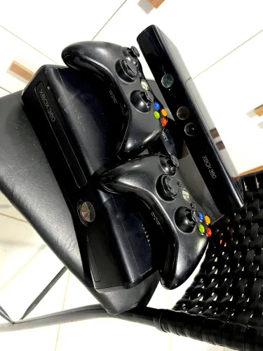 Xbox 360 Desbloqueio RGH vários jogos , 2 controles + kinect (completão) 