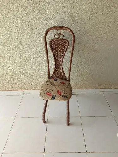 Conjunto de mesa com 4 cadeiras