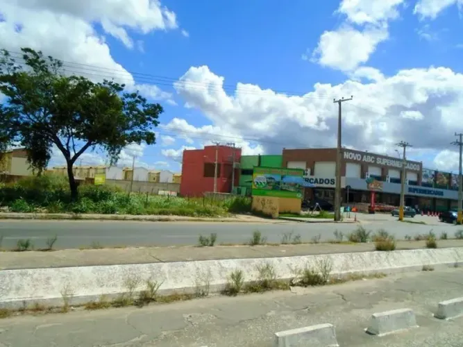 Locação de Terreno / Padrão na cidade de Fortaleza