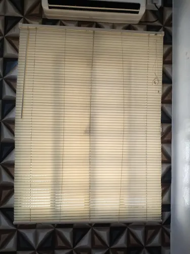 Persiana horizontal bege em pvc evolux antialérgica - cortina janela 