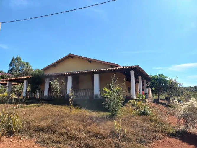 Chácara de 20.000 m² com excelente Casa de 4 quartos em Funilândia MG 