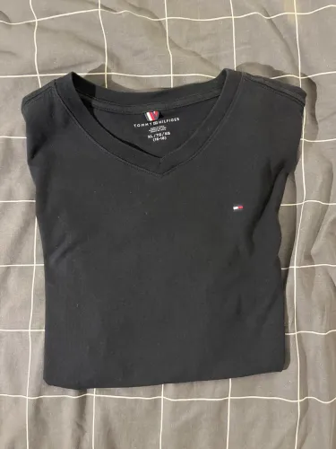 Camiseta Tommy Hilfiger- Tamanho PP