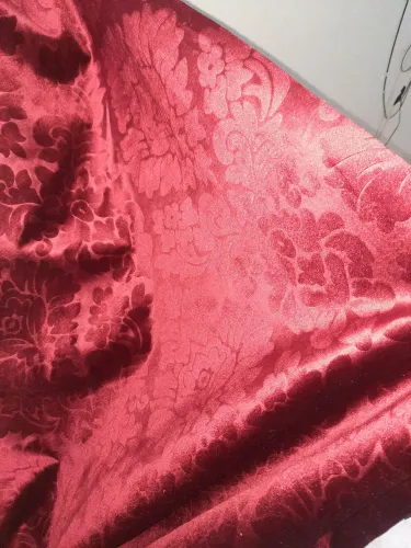 Vendo metro de tecido veludo vicenza cor vermelho