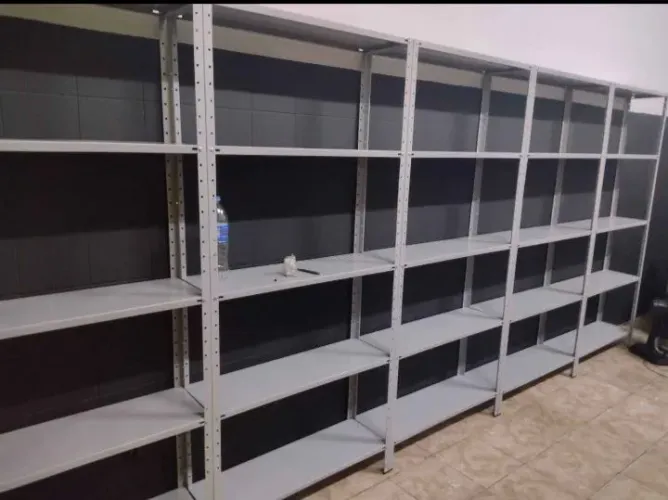Prateleiras de aço para comércio