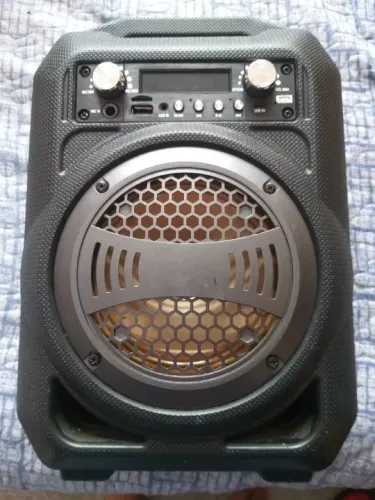 CAIXA ACUSTICA BLINDADA RESISTENTE MULTIFUNCIONAL E KARAOKE. OTIMO EQUIPAMENTO