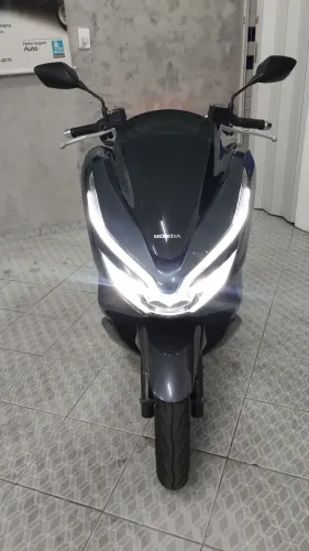 Honda PCX 2021 excelente estado, financia.