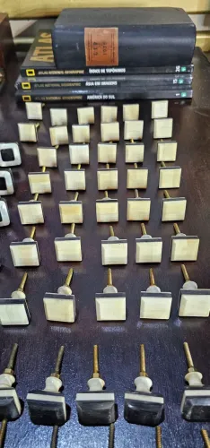 Vários modelos de puxadores de moveis