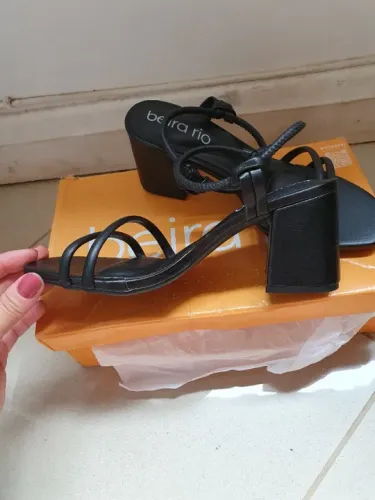 Vendo Sandália preta número 34 - leia o anúncio BAIXEI PRA 70