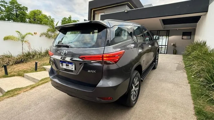 Toyota Hilux SW4 SRX 4X4 2.8 TDI 16V Dies. Aut. 2017