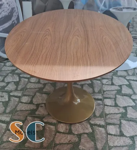Mesa de Jantar Saarinen Com Tampo em MDF revestido em Freijó