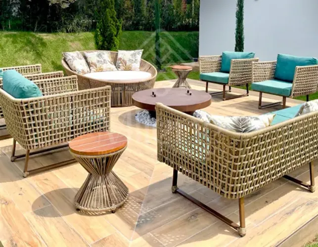 SOFÁ E CHAISE PARA ÁREA EXTERNA