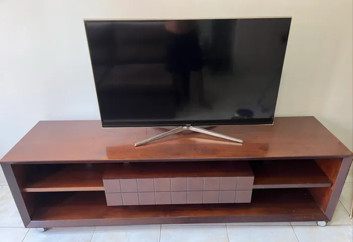 Rack (2 m por 50 cm).