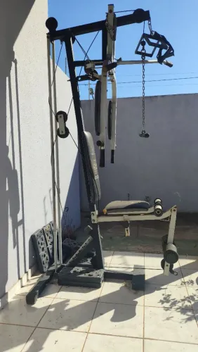 Aparelho de musculação 