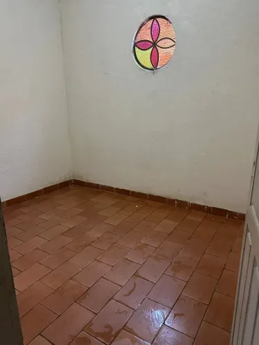 Aluga- se um barracão