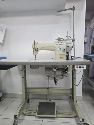Máquina de Costura Reta Industrial Sansei SA-M9000 (Com Mesa)