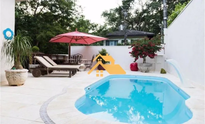 Casa em Condomínio na Praia do Guaecá | 5 Dormitórios (3 Suítes) | Piscina Privativa | 3 V