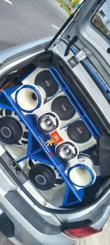 Vendo som automotivo completo acompanha tudo o que vê.na foto 