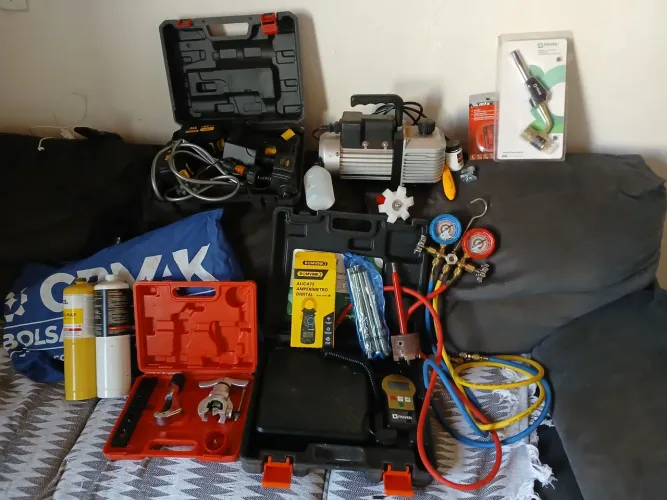 Ferramentas para trabalhar com ar condicionado 