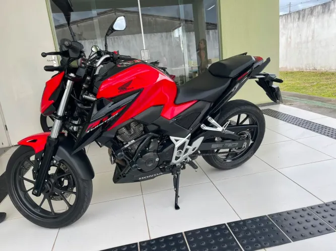 Moto CB twister 300f com abs
