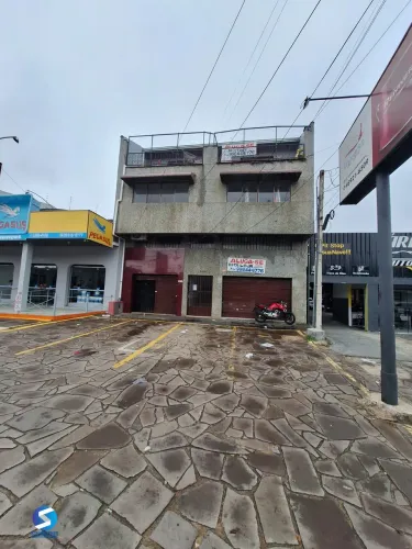 Imovel somente pode ser vendido Junto ao dois Conjuntos, assim como as 3 Salas no segundo