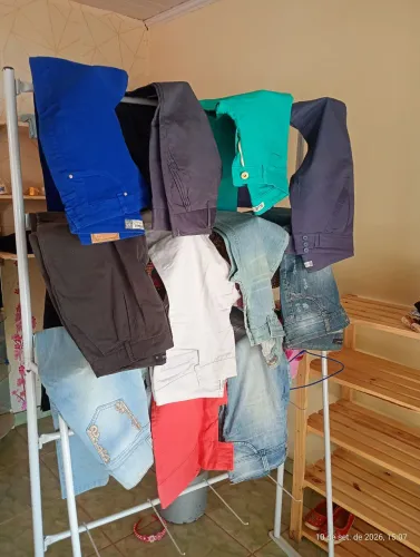 Lote de roupa para brechó