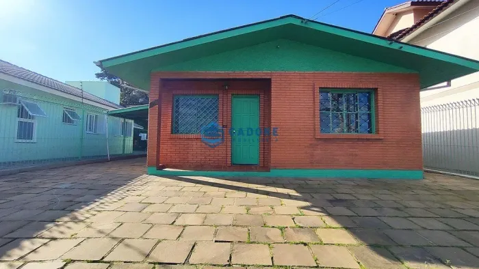 CASA COM TRÊS DORMITÓRIOS NO NOSSA SRA DE FÁTIMA