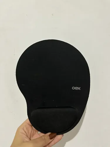 Mousepad ergonômico preto OEX com apoio de pulso em gel