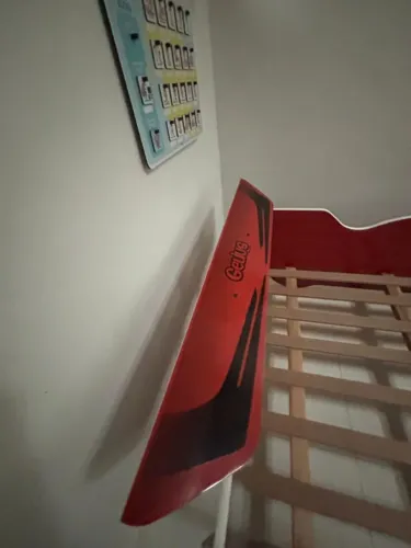 Cama solteiro infantil (carro)