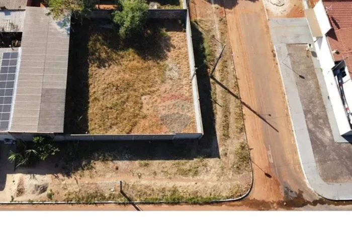 TERRENO AMPLO COM EDÍCULA - PRONTO PARA CONSTRUIR