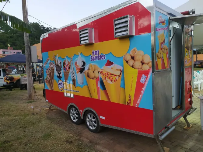 Trailer food truck 4x2 
