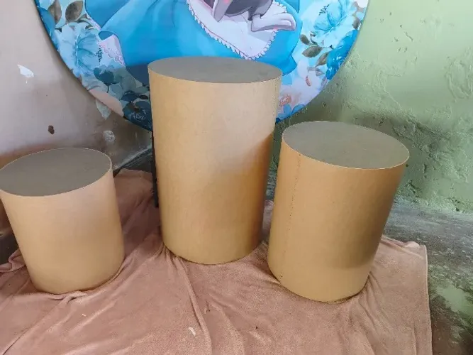 Trio cilindros em MDF para decoração.