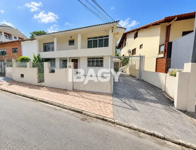 Excelente Casa 5 dormitório(s) em Canto - Florianópolis