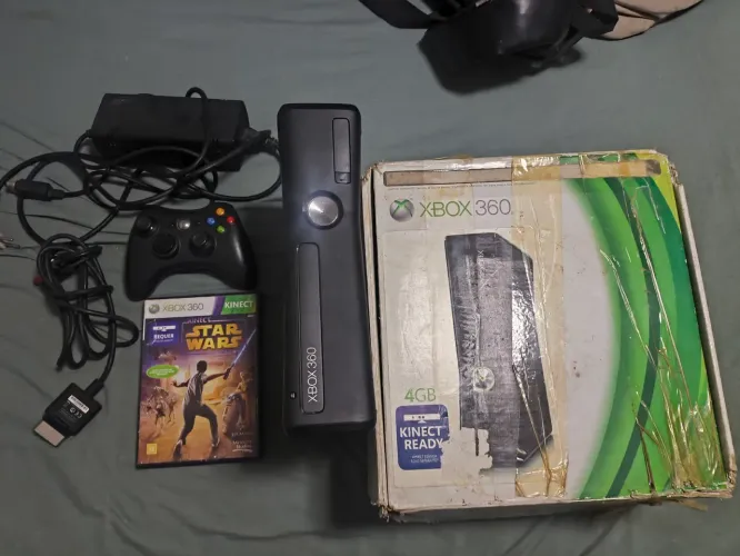 Vídeo game Xbox 360 slim desbloqueado 4 GB + controle+ jogo