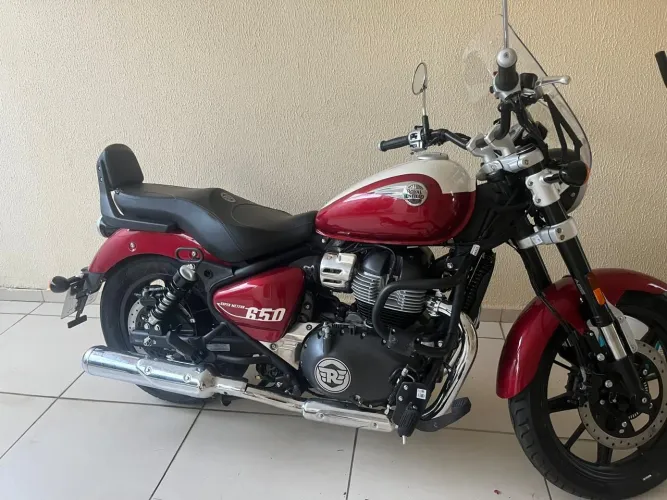 Royal Enfield Super Meteor Celestial Red OPORTUNIDADE ÚNICA, ESTADO DE ZERO KM