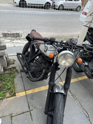 SUZUKI INTRUDER 125 CAFÉ RACER ÚNICA - DOCUMENTADA + MUITO ESTILO 