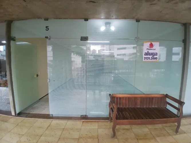 ALDEOTA - RUA JOAQUIM NABUCO Nº 1090 - Loja Com Aproximadamente 66m², W.C, Deposito, Armár