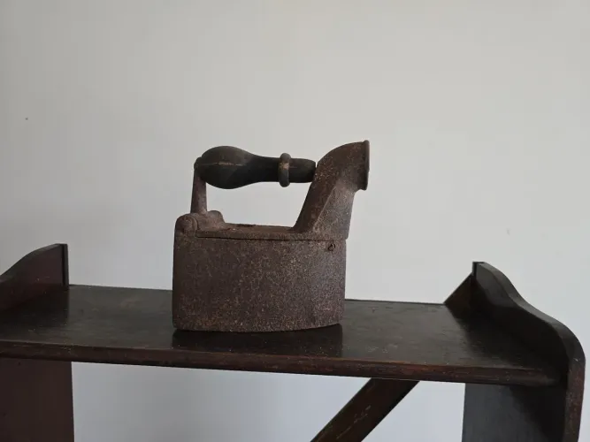 Ferro de passar roupa antigos