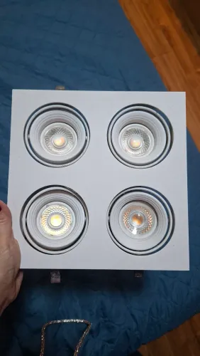 Spots quadrados com 4 lâmpadas 22x22