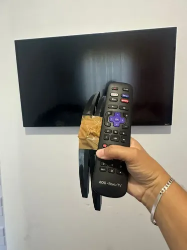 Tv SMART 43 AOC ROKU novinha