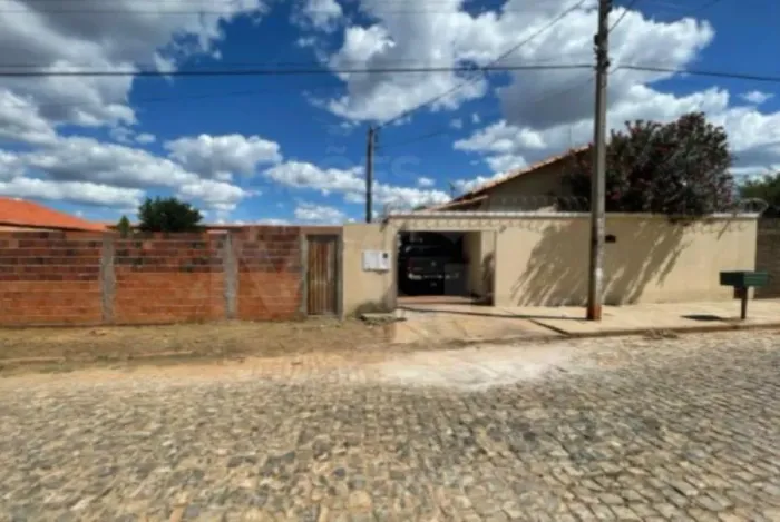 MANGA/MG  Casa com a área de 59,50m², situada no bairro Nova Era