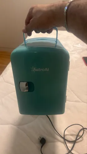 Mini geladeira em ótimo estado 