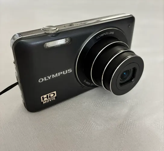 Vendo câmera fotográfica digital Olympus VG-120 de 14 Mega Pixels 